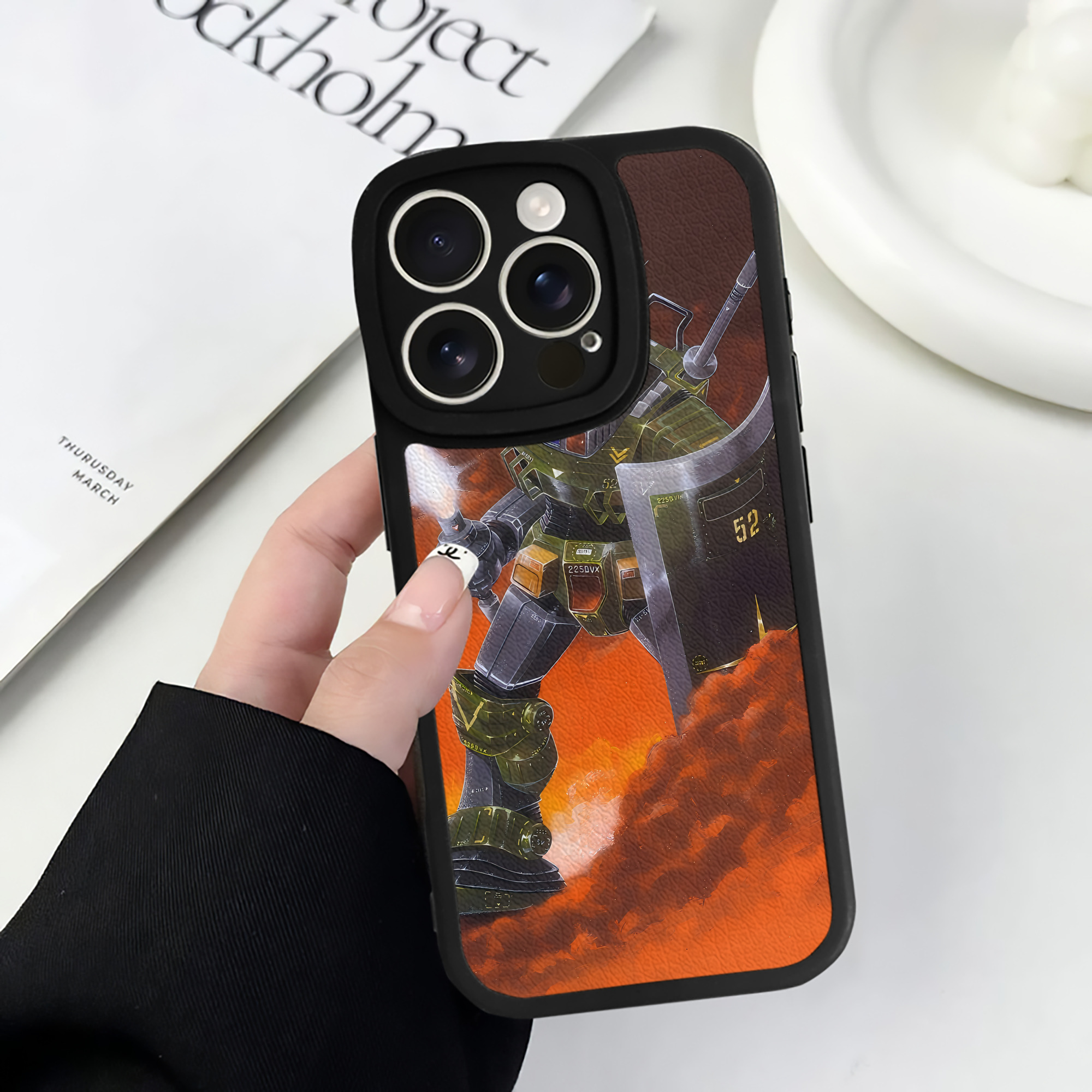 （画像用） 機動戦士ガンダム Mobile Suit Gundam 【iPhone 16シリーズ対応】シリコンスマホケース（レザー調） 材質：シリコン